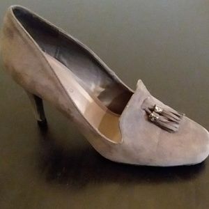 Ann Marino Dark Grey Sueded Heels Sz 8M